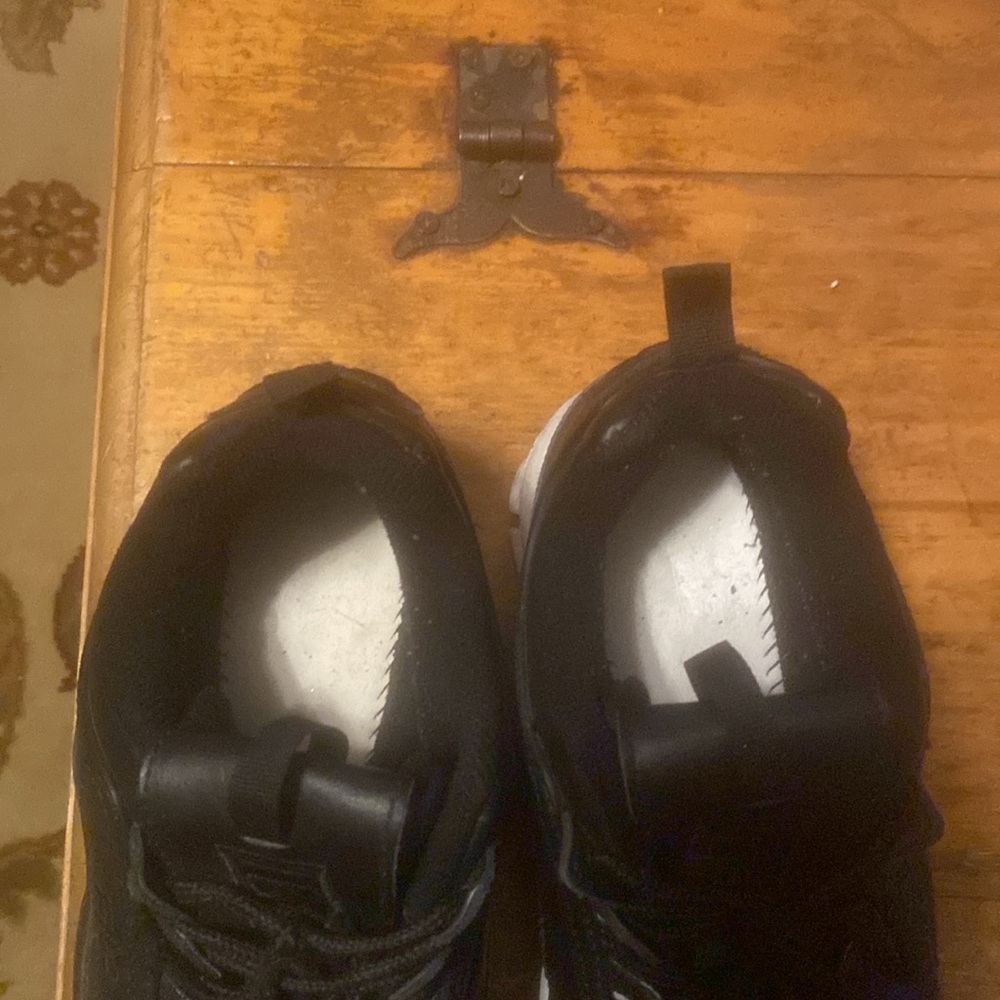 Fila Sneakers EUC Woman’s size 10 - Picture 2 of 7